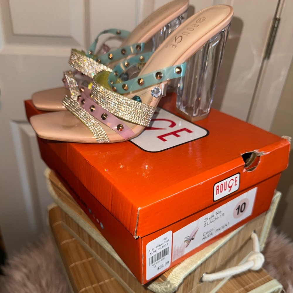 Rouge Helium Multicolor Embellished Heels